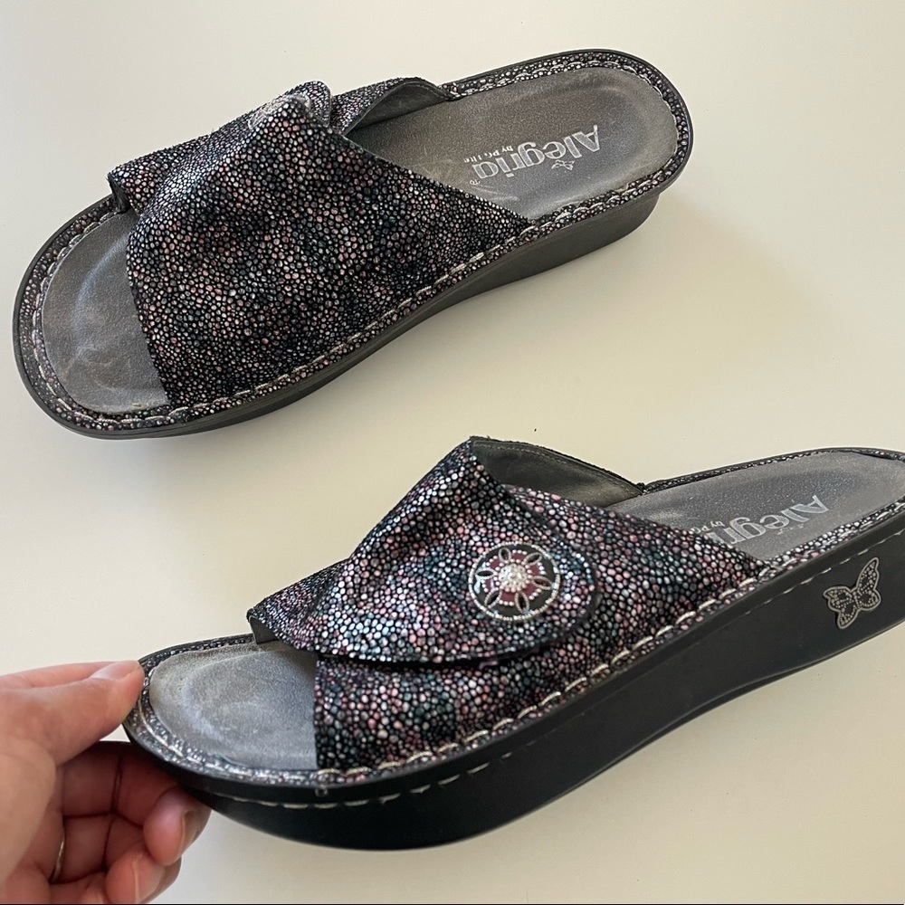 Alegria Kylee Metallic Button Detail Adjustable Slip
On Sandal Shoes Size 38